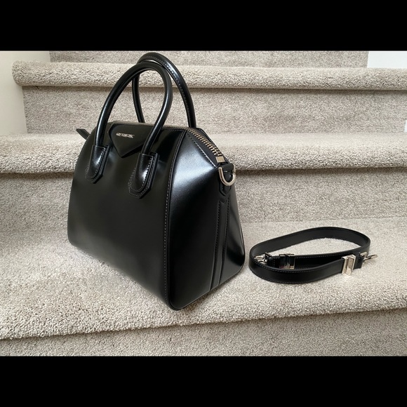 SOLD on 🅿️🅿️💜Last call! Givenchy small Antigona in glazed calfskin - Picture 2 of 16